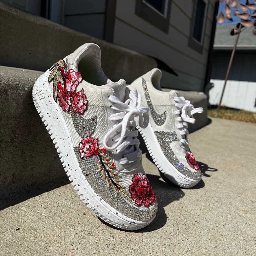 SOLD! - Nike Flyknit tailored with Swavorski Crystals - W SIZE 8